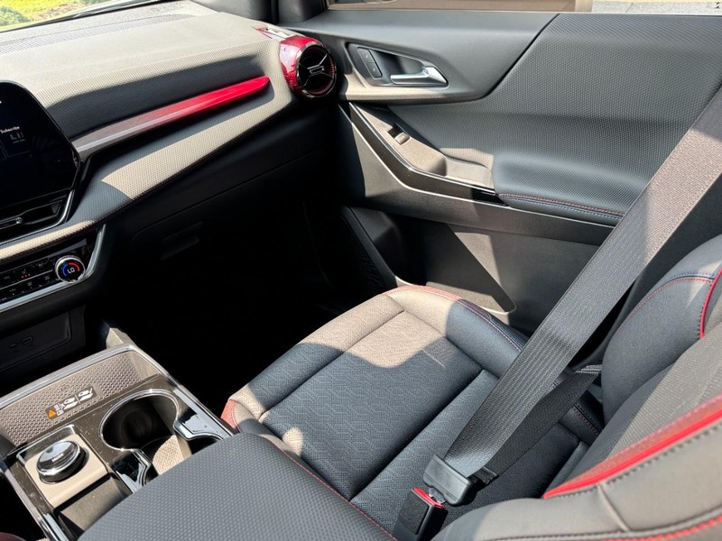 Chevrolet Equinox Vehicle Full-screen Gallery Image 11