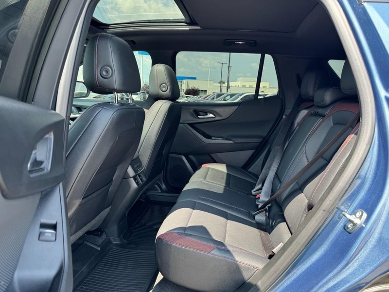 Chevrolet Equinox Vehicle Full-screen Gallery Image 12