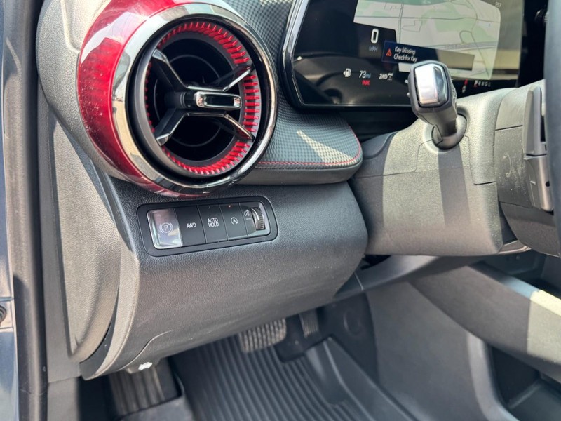 Chevrolet Equinox Vehicle Full-screen Gallery Image 14