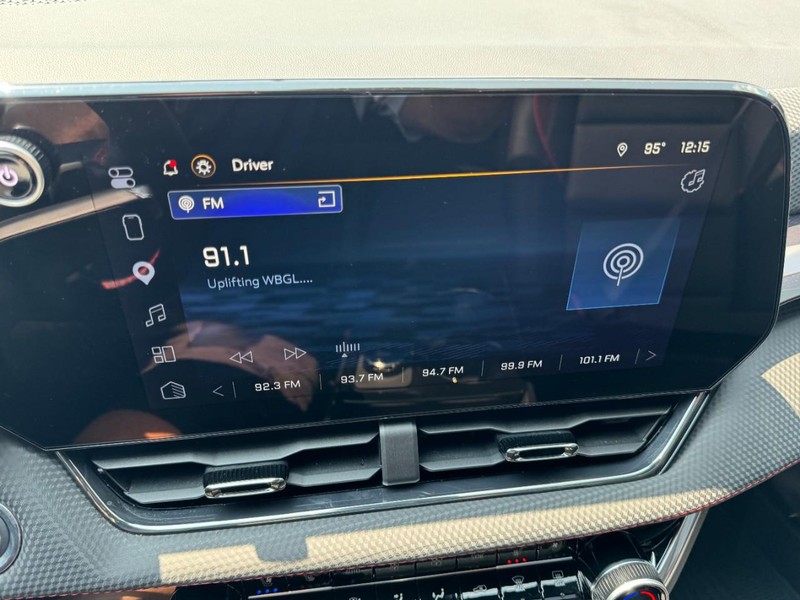 Chevrolet Equinox Vehicle Full-screen Gallery Image 16