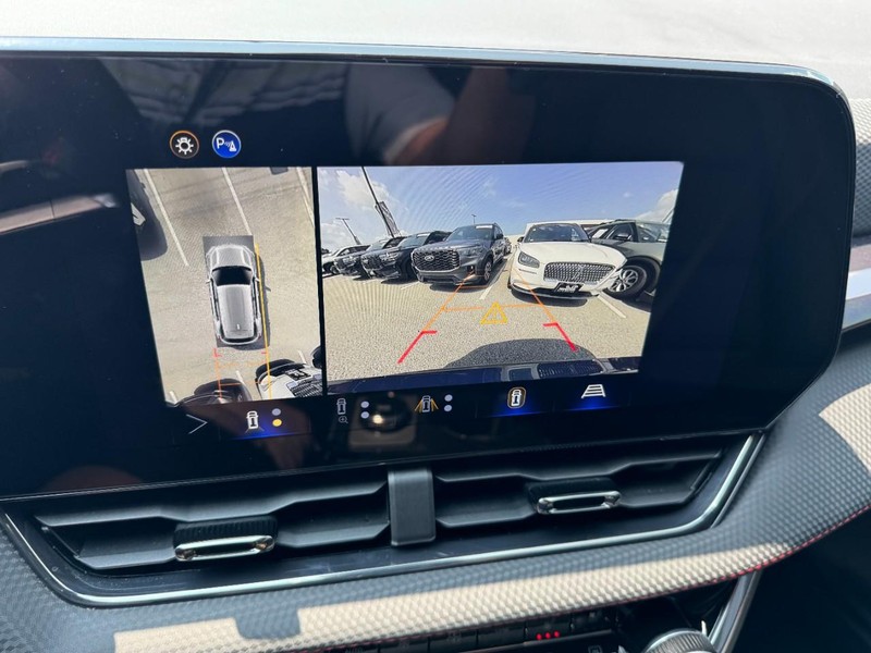 Chevrolet Equinox Vehicle Full-screen Gallery Image 24