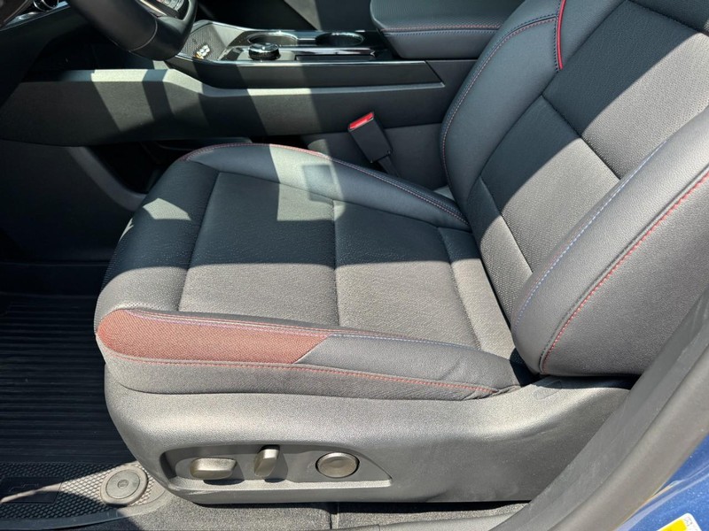 Chevrolet Equinox Vehicle Full-screen Gallery Image 26