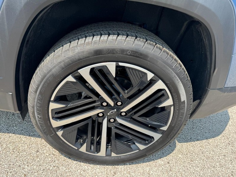 Chevrolet Equinox Vehicle Full-screen Gallery Image 27