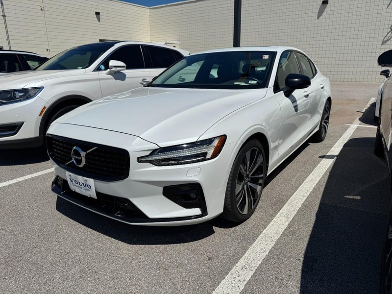 Volvo S60 Vehicle Full-screen Gallery Image 03