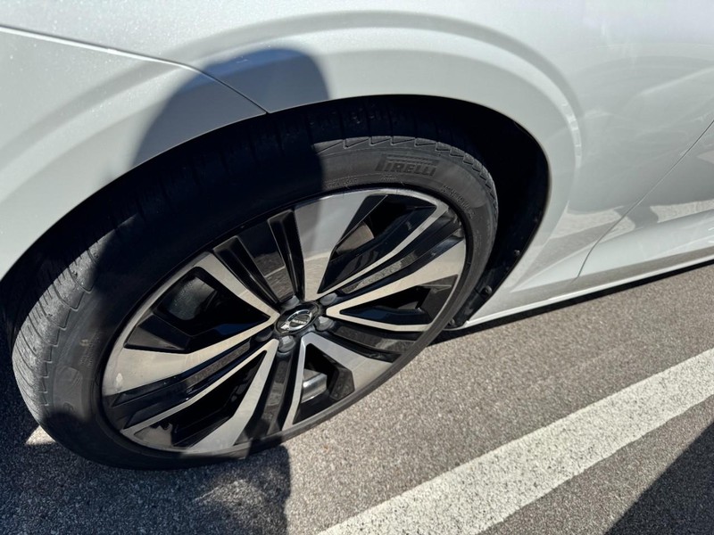 Volvo S60 Vehicle Full-screen Gallery Image 04