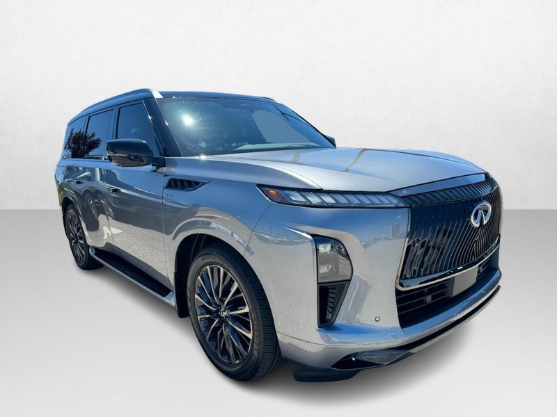 INFINITI QX80 Vehicle Full-screen Gallery Image 03