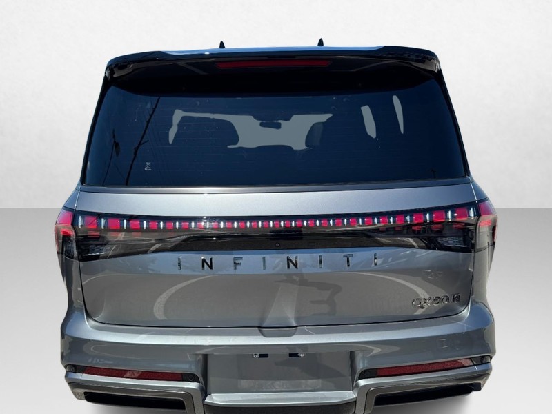 INFINITI QX80 Vehicle Full-screen Gallery Image 06