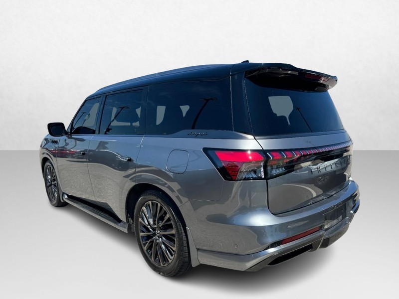 INFINITI QX80 Vehicle Full-screen Gallery Image 07