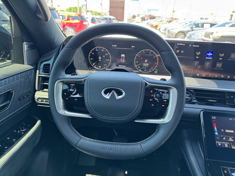INFINITI QX80 Vehicle Full-screen Gallery Image 11