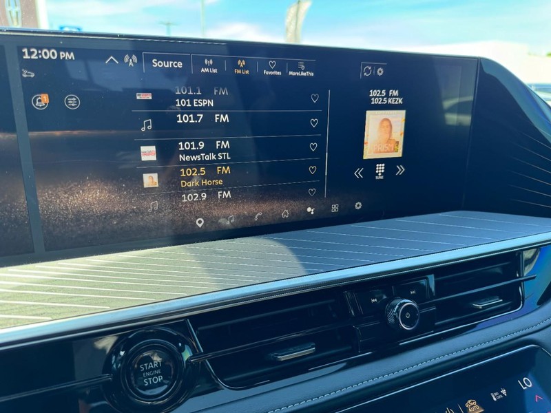 INFINITI QX80 Vehicle Full-screen Gallery Image 17