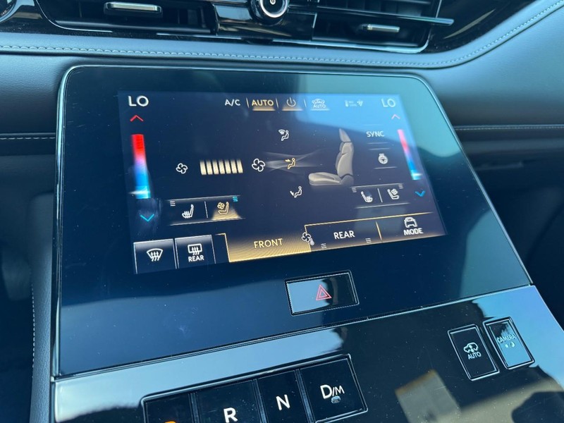 INFINITI QX80 Vehicle Full-screen Gallery Image 18