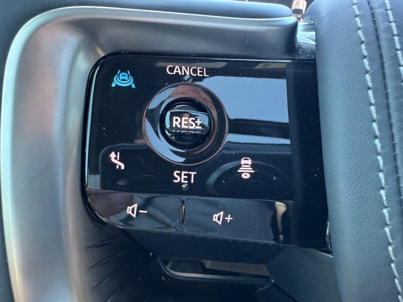 INFINITI QX80 Vehicle Full-screen Gallery Image 19