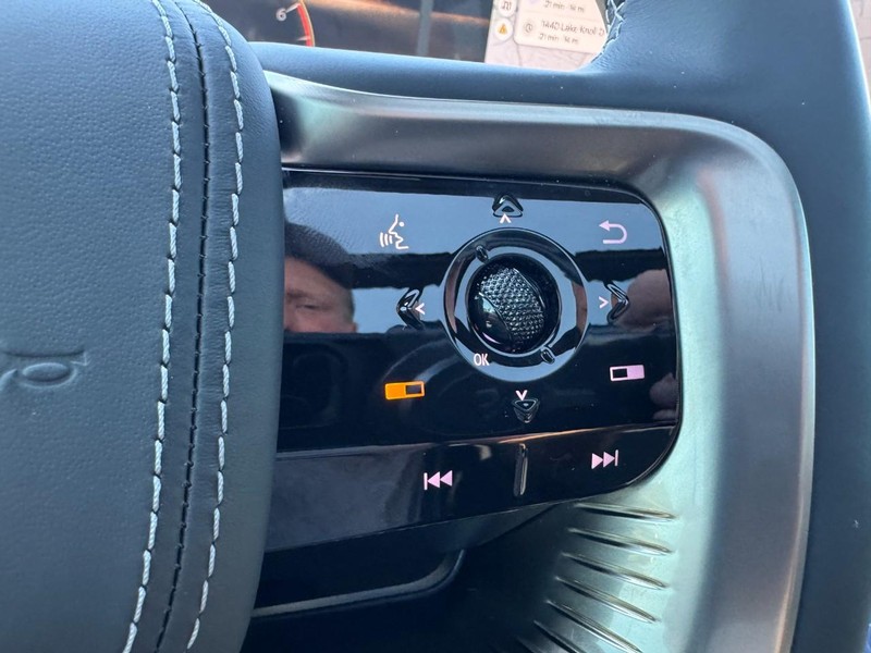 INFINITI QX80 Vehicle Full-screen Gallery Image 20