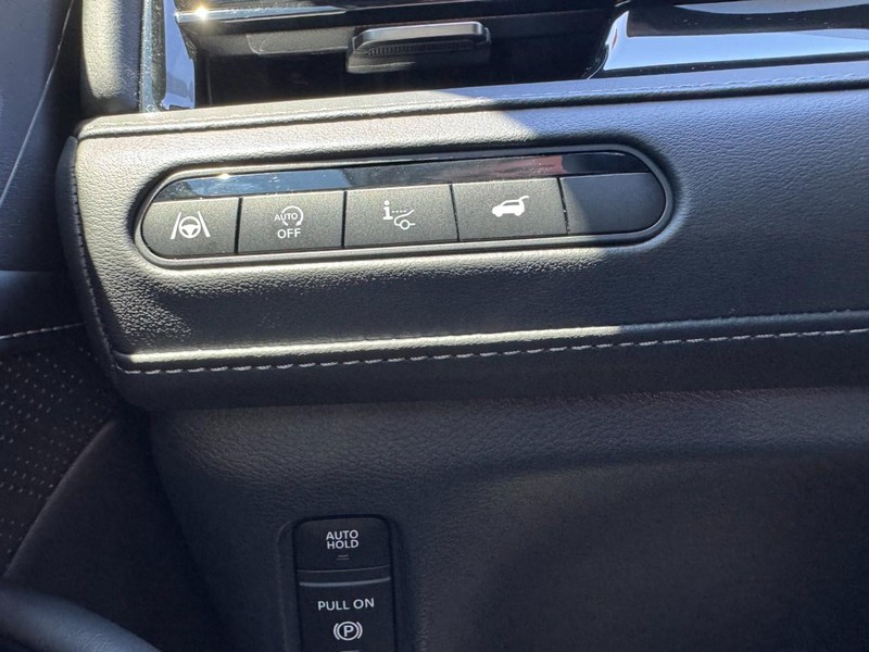 INFINITI QX80 Vehicle Full-screen Gallery Image 23