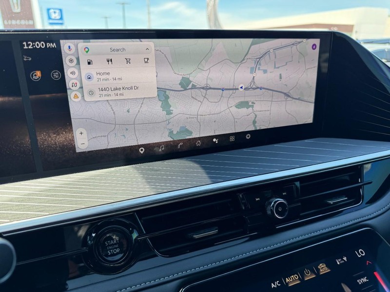 INFINITI QX80 Vehicle Full-screen Gallery Image 24