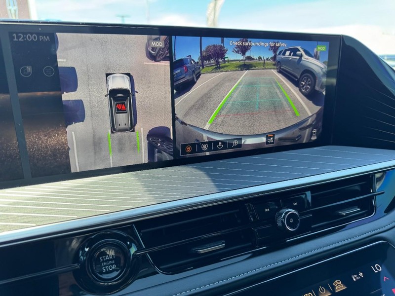 INFINITI QX80 Vehicle Full-screen Gallery Image 25