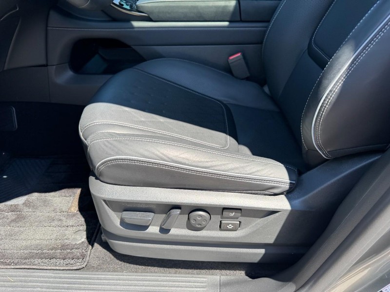 INFINITI QX80 Vehicle Full-screen Gallery Image 27