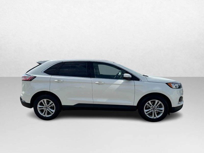 Ford Edge Vehicle Full-screen Gallery Image 04