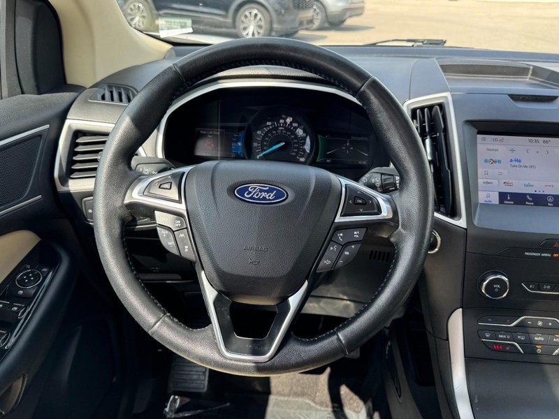 Ford Edge Vehicle Full-screen Gallery Image 10