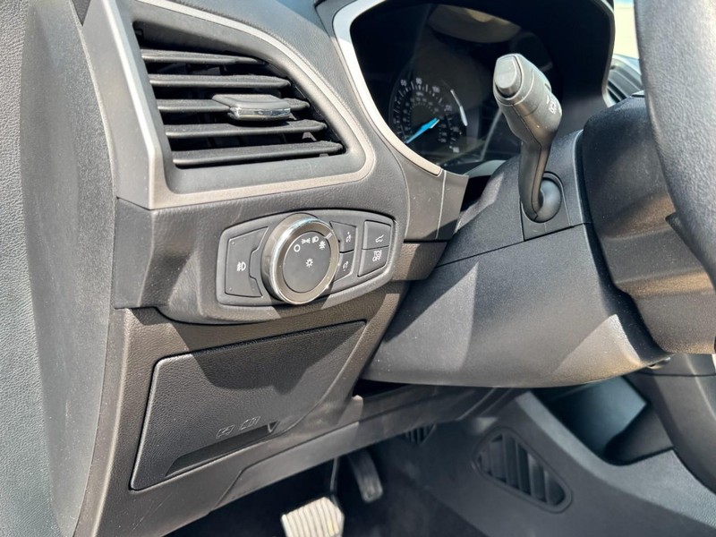 Ford Edge Vehicle Full-screen Gallery Image 14