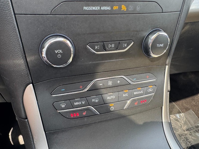 Ford Edge Vehicle Full-screen Gallery Image 17
