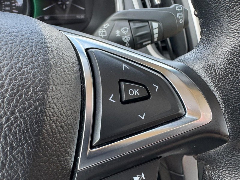 Ford Edge Vehicle Full-screen Gallery Image 19