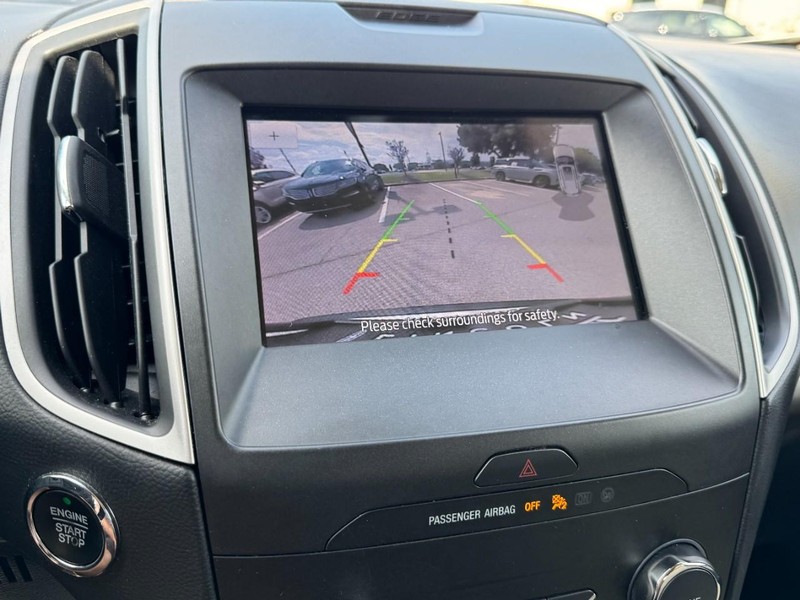 Ford Edge Vehicle Full-screen Gallery Image 24