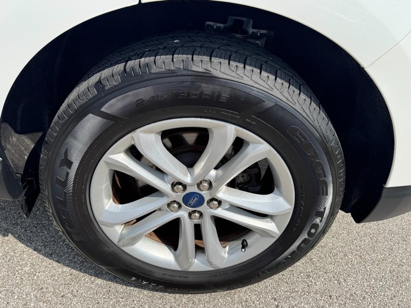 Ford Edge Vehicle Full-screen Gallery Image 27