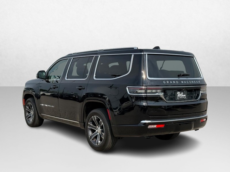 Jeep Grand Wagoneer Vehicle Full-screen Gallery Image 05
