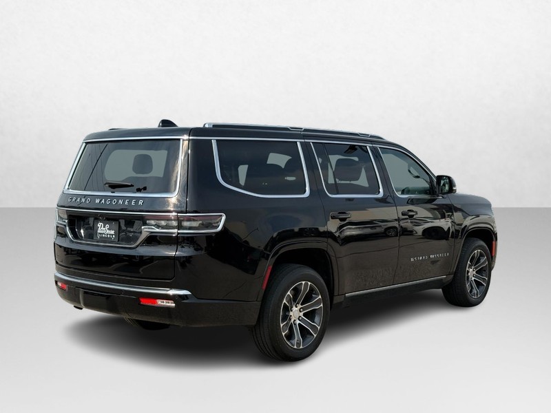 Jeep Grand Wagoneer Vehicle Full-screen Gallery Image 07