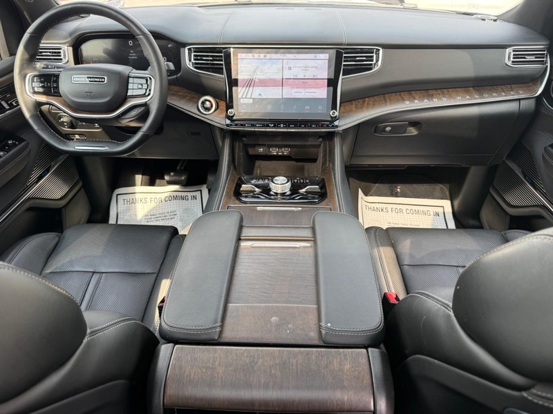 Jeep Grand Wagoneer Vehicle Full-screen Gallery Image 09