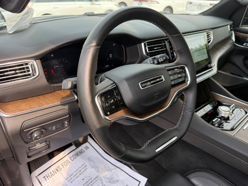 Jeep Grand Wagoneer Vehicle Full-screen Gallery Image 15