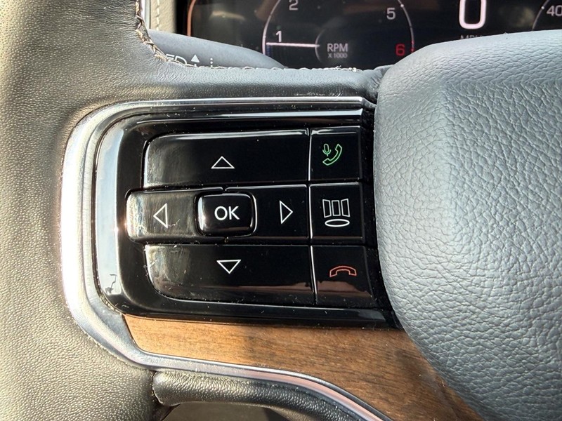 Jeep Grand Wagoneer Vehicle Full-screen Gallery Image 17