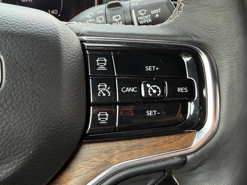 Jeep Grand Wagoneer Vehicle Full-screen Gallery Image 18