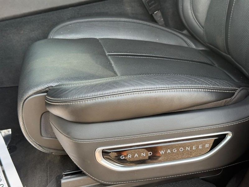Jeep Grand Wagoneer Vehicle Full-screen Gallery Image 24