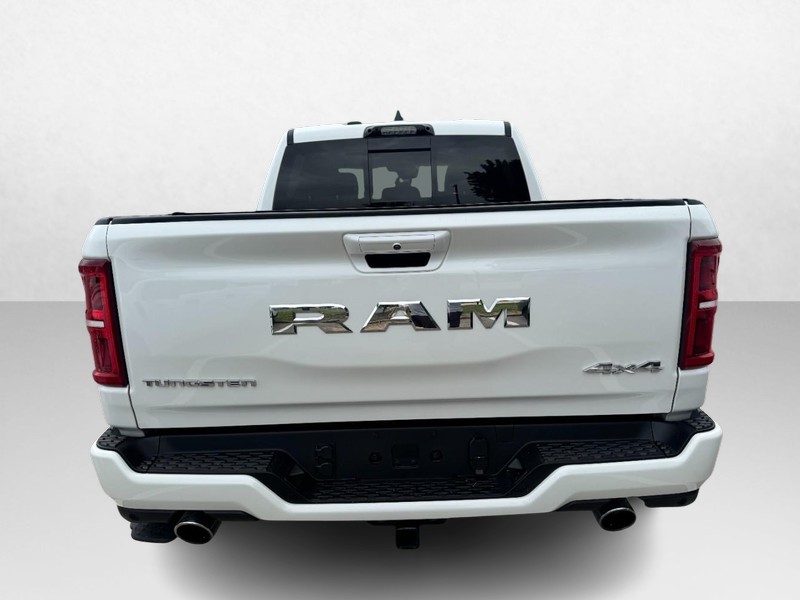 Ram 1500 Vehicle Full-screen Gallery Image 06
