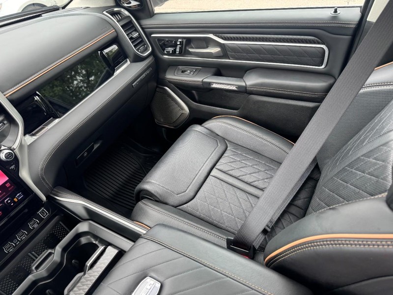 Ram 1500 Vehicle Full-screen Gallery Image 11