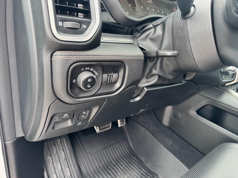 Ram 1500 Vehicle Full-screen Gallery Image 14