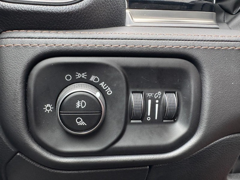 Ram 1500 Vehicle Full-screen Gallery Image 22