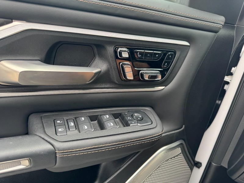 Ram 1500 Vehicle Full-screen Gallery Image 25