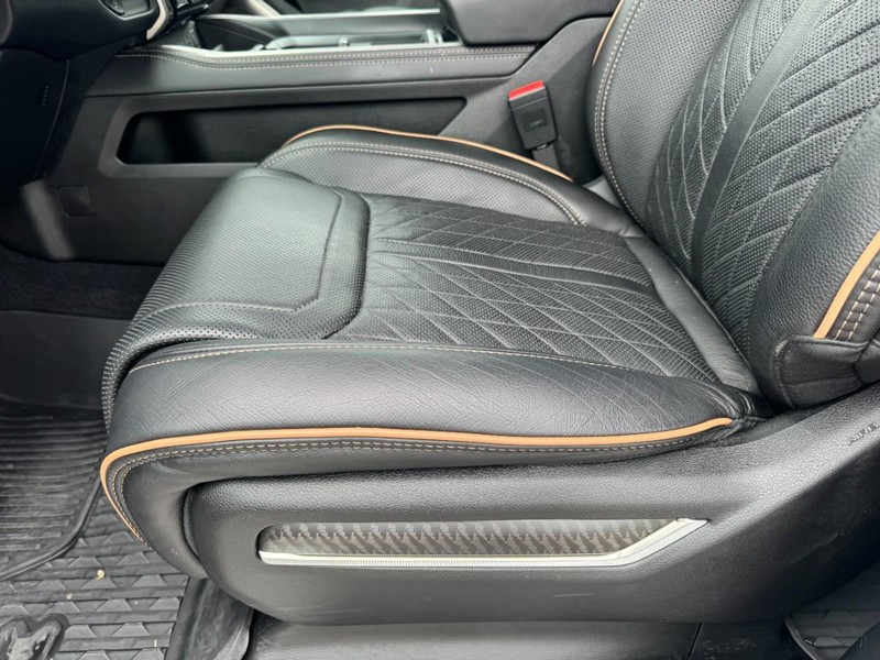 Ram 1500 Vehicle Full-screen Gallery Image 26