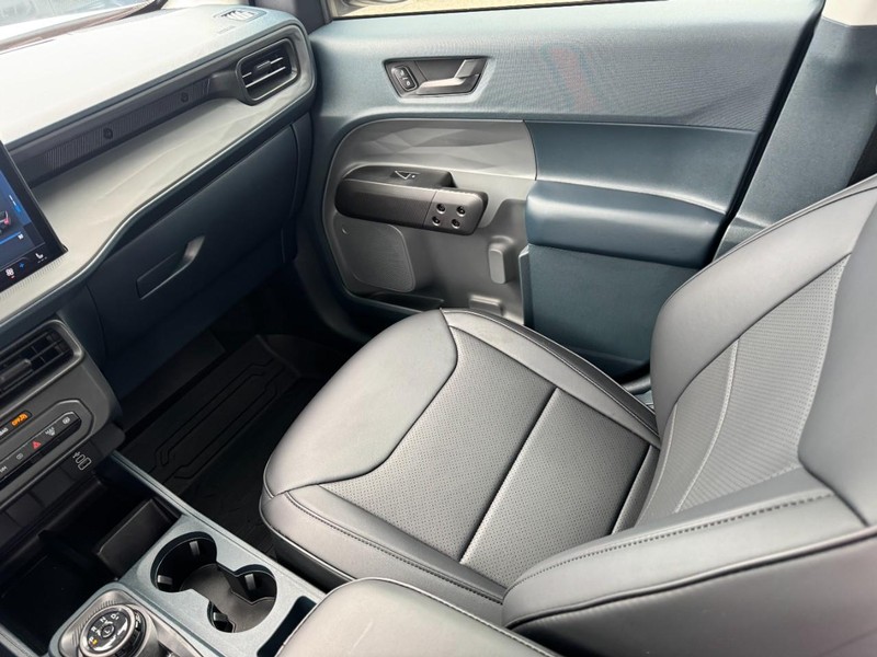 Ford Maverick Vehicle Full-screen Gallery Image 11