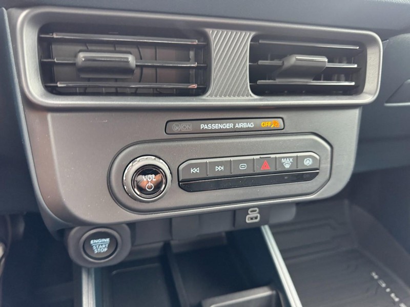Ford Maverick Vehicle Full-screen Gallery Image 17