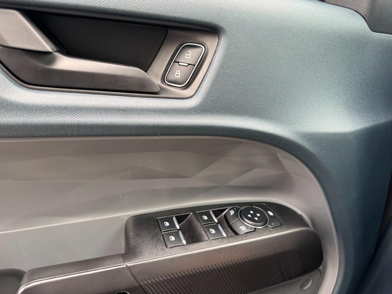 Ford Maverick Vehicle Full-screen Gallery Image 25