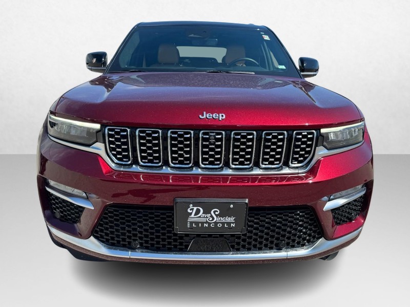 Jeep Grand Cherokee 4xe Vehicle Full-screen Gallery Image 02