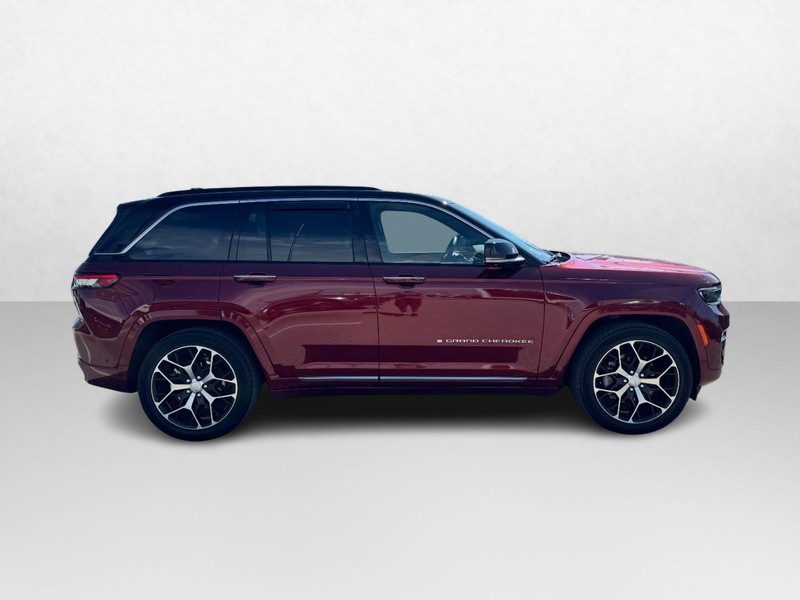 Jeep Grand Cherokee 4xe Vehicle Full-screen Gallery Image 04