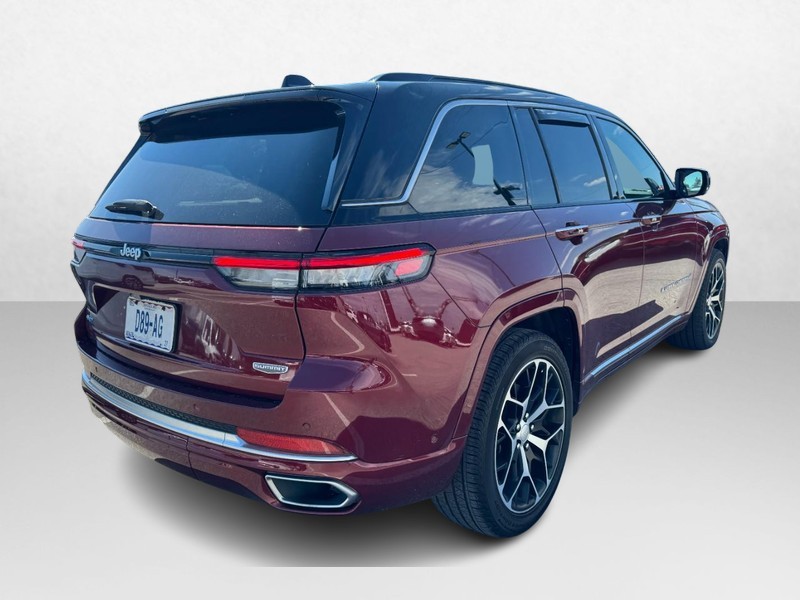 Jeep Grand Cherokee 4xe Vehicle Full-screen Gallery Image 05