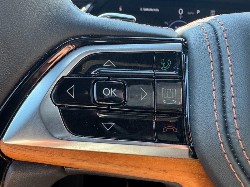 Jeep Grand Cherokee 4xe Vehicle Full-screen Gallery Image 18