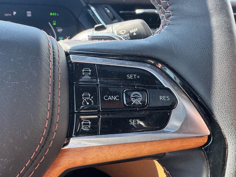 Jeep Grand Cherokee 4xe Vehicle Full-screen Gallery Image 19