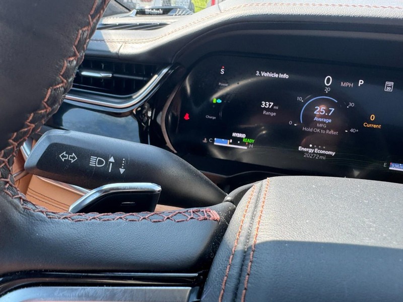 Jeep Grand Cherokee 4xe Vehicle Full-screen Gallery Image 20